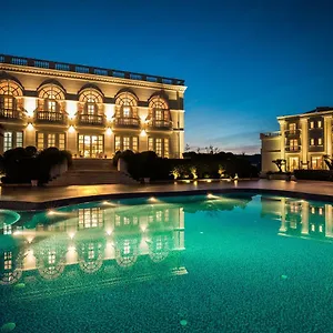 Royal Hill , Tirana Albanie